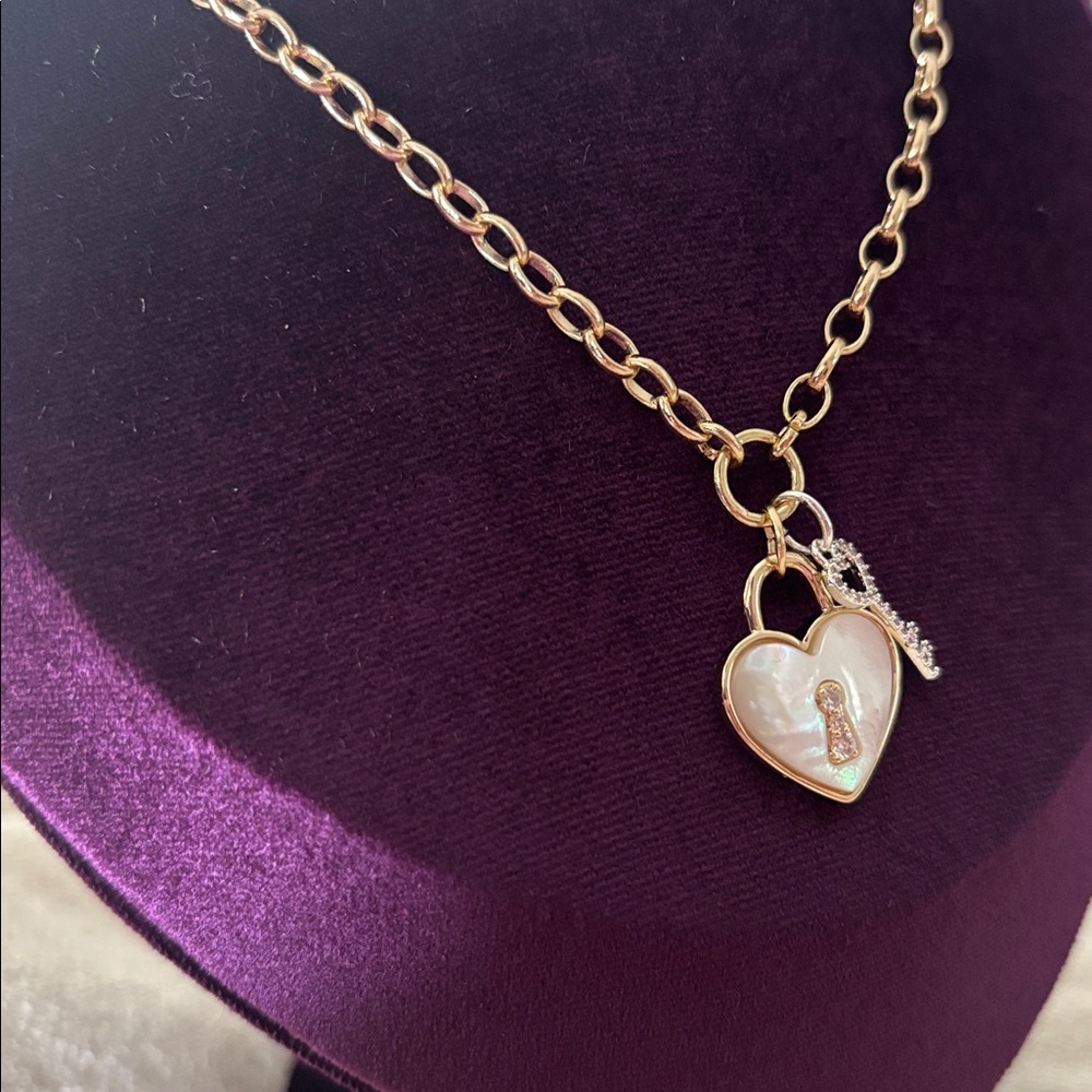 Mother of Pearl Heart & Key Necklace - Picture 3 of 7